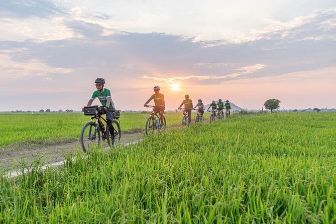Siem Reap: Countryside Sunset Bike Tour / E-Bike or Tuk Tuk - Chreav and the first country roads