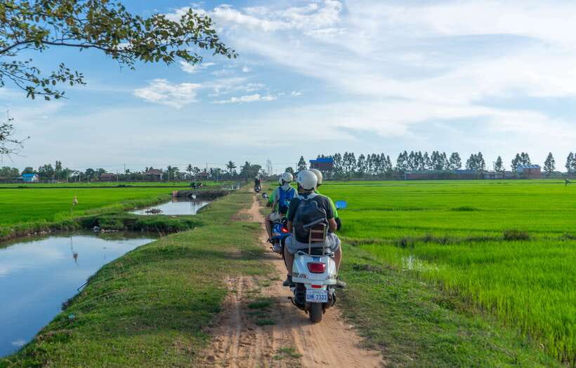 Siem Reap Countryside Sunset Vespa Tour or Tuk Tuk - Wat Po Banteaychey, a quieter temple stop