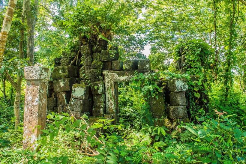 Siem Reap: Day Trip to Koh Ker and Beng Mealea Temples - Prasat Thom and Koh Ker in one focused hour