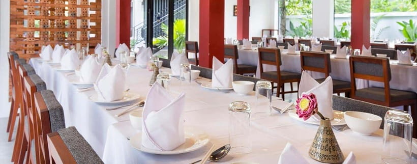 Siem Reap: Dinner and Traditional Show with Hotel Transfer - Choosing between the garden and the dining hall
