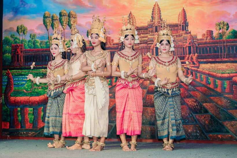 Siem Reap: Dinner and Traditional Show with Hotel Transfer - The tuk-tuk ride from your hotel