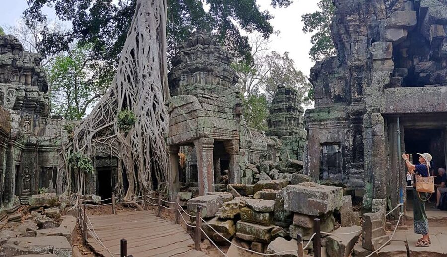 Siem Reap - Discover Angkor Wat by Jeep - Heat, clothing, and physical effort