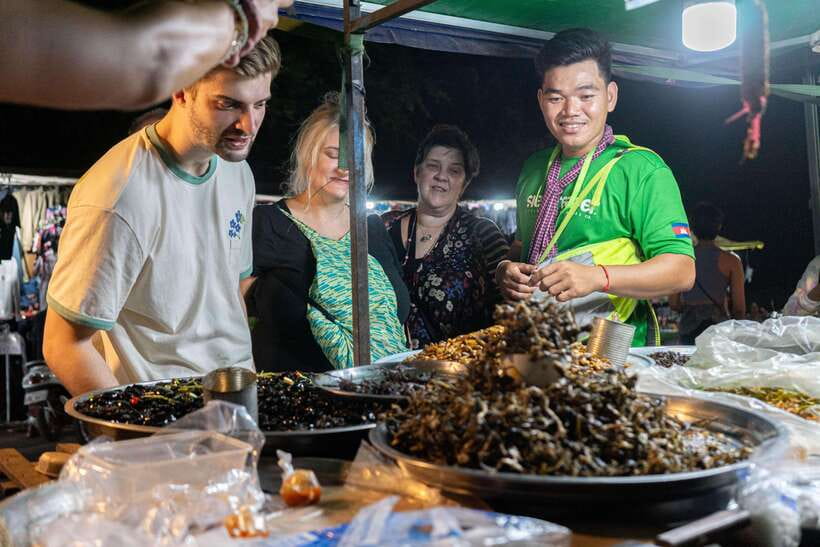 Siem Reap: Evening Food Tour with 10 Local Tastings - Num banh chok brings classic Cambodian noodles
