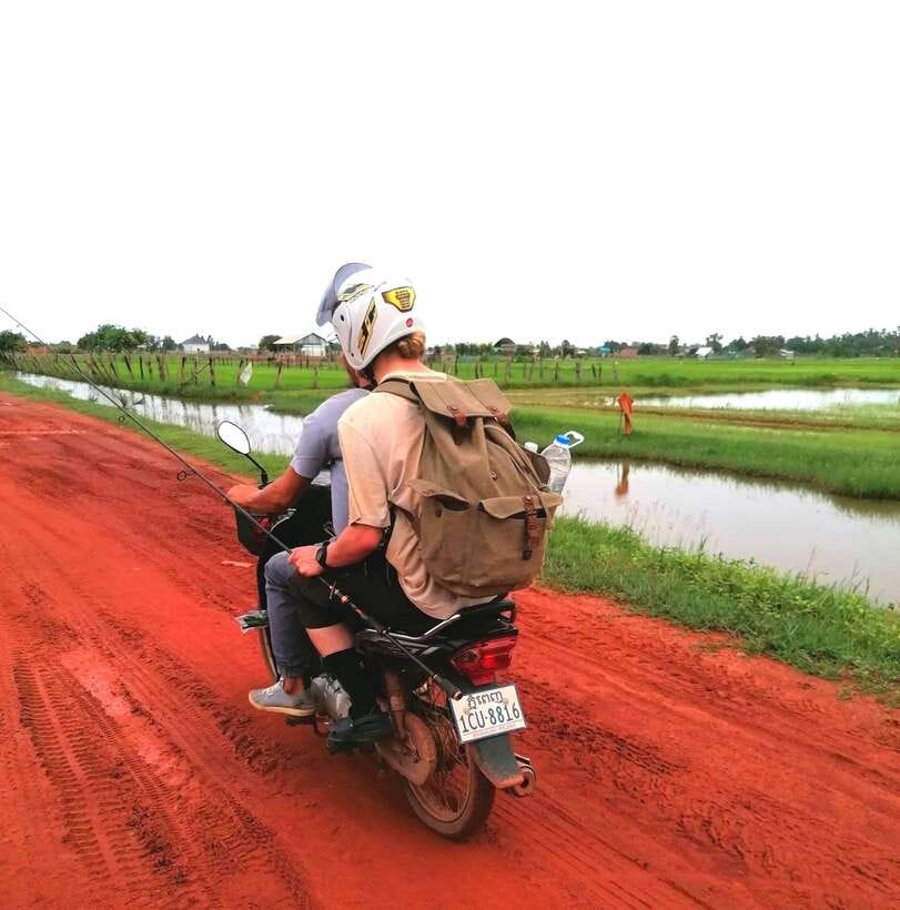 Siem Reap: Fishing in the rice fields, in the villages of Siem Reap - The snakehead catch and the chance to eat it