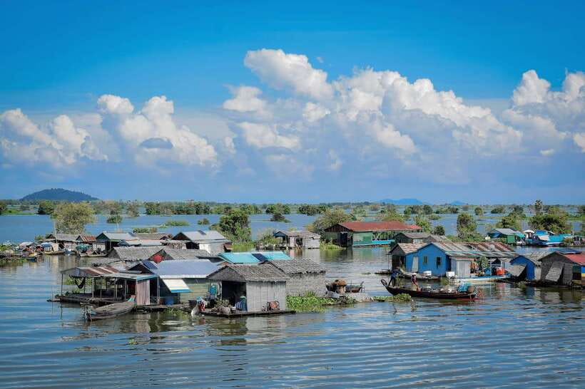 Siem Reap: Floating Village Half-Day Tour - The crocodile and fish farm stop