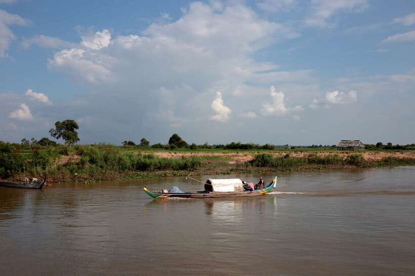 Siem Reap: Floating Village Tour - Seeing a village built around water