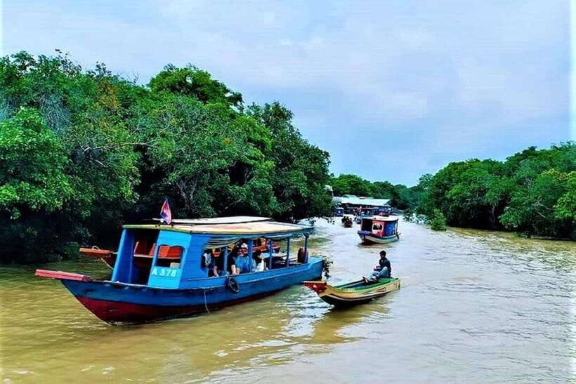 Siem Reap Floating Village Tour, Kompong Phluk Tour - Seeing Kompong Phluk by boat