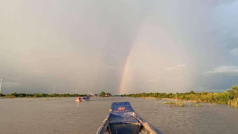Siem Reap Floating Village Tour, Kompong Phluk Tour - The pagoda and the primary school