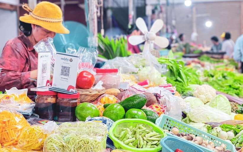 Siem Reap: FREE Market & Local Temple Tour - Trying a Cambodian snack with rice flour and pork