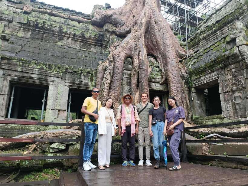 Siem Reap: Full-Day Angkor Wat Guided Tour with Sunset - Angkor Wat: allow two and a half hours