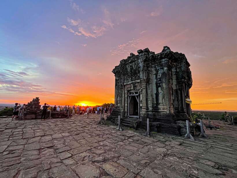 Siem Reap: Full Day Angkor Wat Temple Experience with Sunset - Bayon’s smiling stone faces