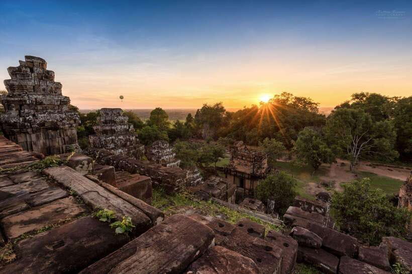 Siem Reap: Full Day Angkor Wat Temple Tour with Sunset - Angkor Wat, the day’s great opening scene