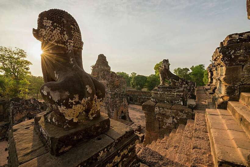 Siem Reap: Grand circle tour Sun set on bakeang hill & Guide - Neak Pean turns water into sacred design