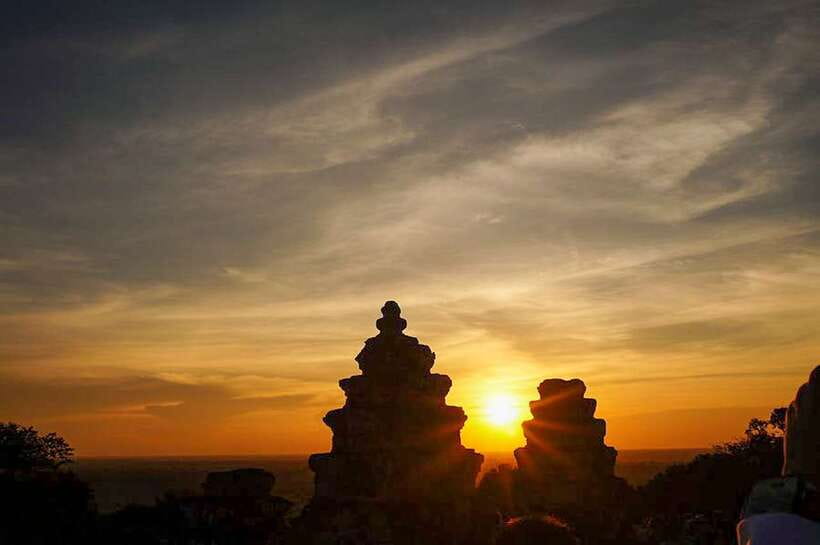 Siem Reap: Grand circle tour Sun set on bakeang hill & Guide - Pre Rup gives the morning a strong start