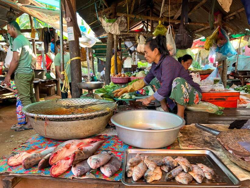 Siem Reap: Kampong Phluk and Tonle Sap Sunset Boat Cruise - A Buddhist monastery on an artificial island