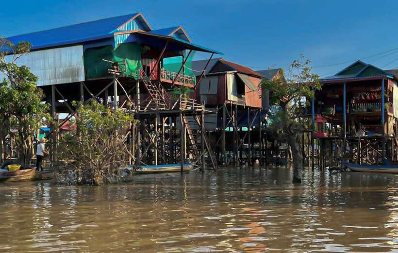 Siem Reap: Kampong Phluk Floating Village Tour with Boat - Seeing Kampong Phluk from the water