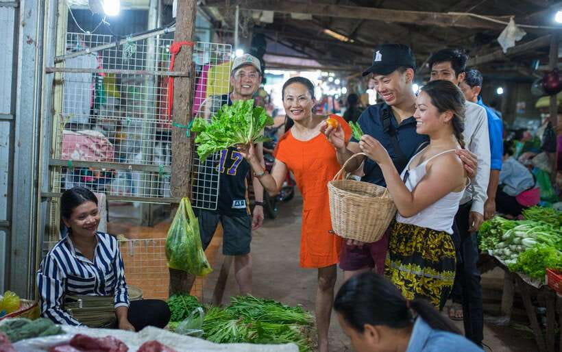 Siem Reap: Khmer Cooking Class at a Local's Home - What the guides add to the experience