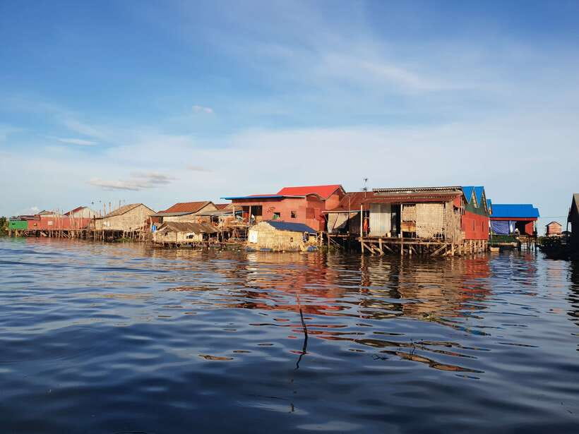Siem Reap: Kompong Khleang Floating Village Guided Tour - First views of a village built above the water