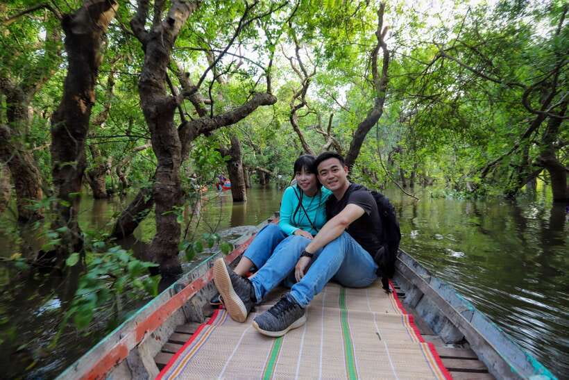 Siem Reap: Kulen Mountain, Beng Mealea, and Tonle Sap Tour - A waterfall picnic that breaks up the sightseeing