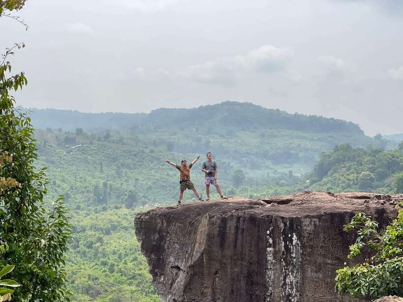 Siem Reap: Kulen Waterfall and Banteay Srei Exploration - Guides, drivers, and the comfort of the vehicle