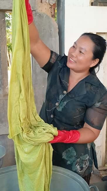 Siem Reap: Lotus Silk Farm- Tour, Lake & Masterclass - The quiet boat ride through the lotus fields