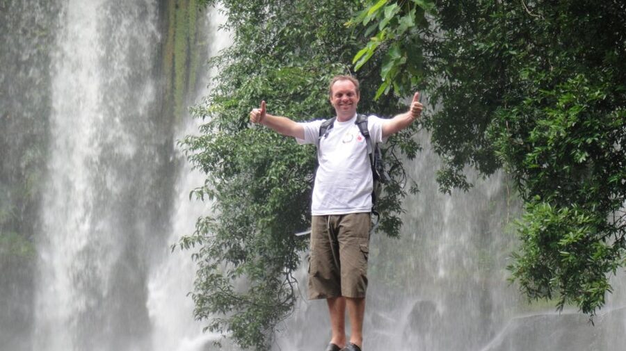 Siem Reap: Magical Kulen Mountain by Cambodiajeep - Reading the 1000 Lingas in the riverbed
