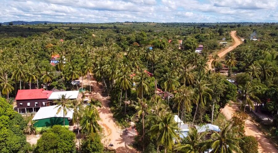 Siem Reap: Magical Kulen Mountain by Cambodiajeep - Lunch, snacks, and the local side of the day