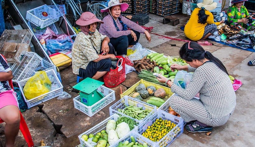 Siem Reap: Morning Cooking Class & Market Tour - Seeing vegetables and oyster mushrooms before lunch