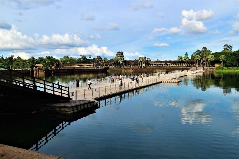 Siem Reap: Personalized Angkor Wat Sunrise/Set by TukTuk/Car - Local café break and the value of a pause