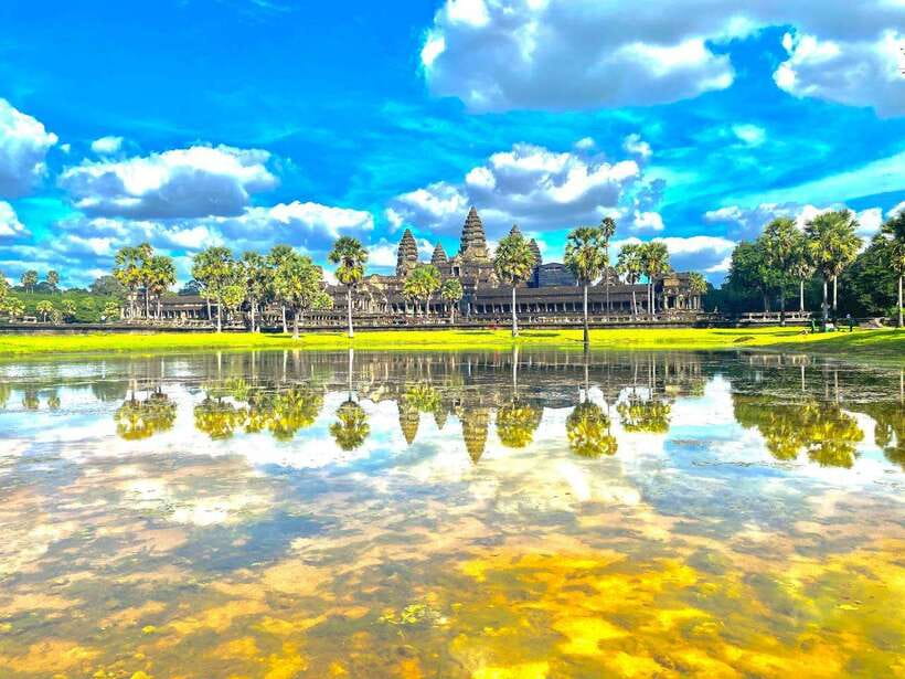 Siem Reap: Private Angkor Wat & Bakheng Mountain Sunset Tour - Why this four-hour outing works