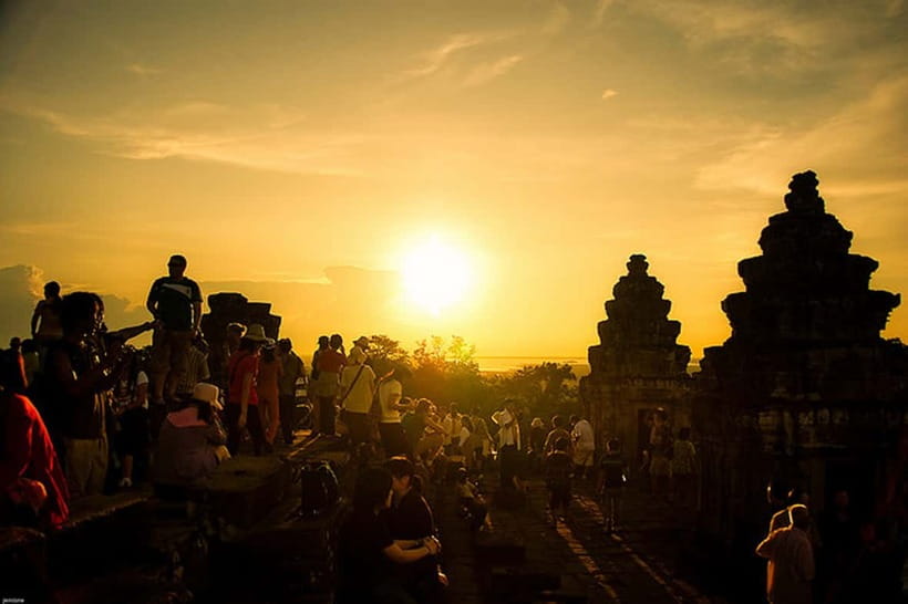 Siem Reap: Private Angkor Wat & Bakheng Mountain Sunset Tour - The short drive to Phnom Bakheng