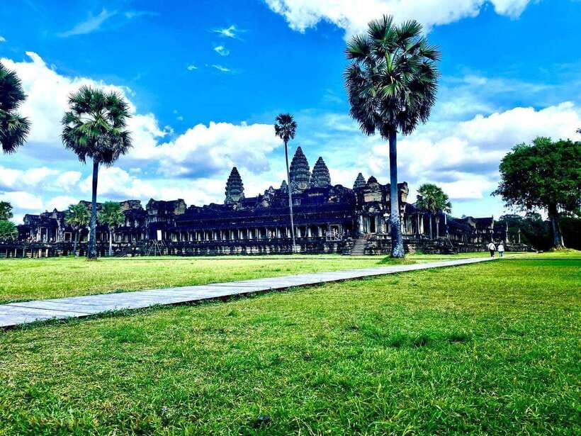 Siem Reap: Private Angkor Wat & Bakheng Mountain Sunset Tour - Angkor Wat from 2 PM to 3:30 PM
