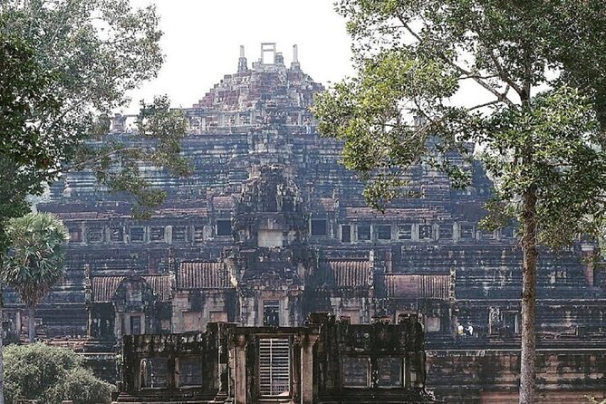 Siem Reap Private Full Day Angkor Wat Tour with Sunset or Sunrise - Phnom Bakheng and the sunset choice