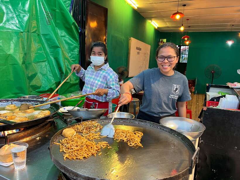 Siem Reap: Small Group Street Food Tour with Tuk-Tuk Ride - Why this three-hour evening works well