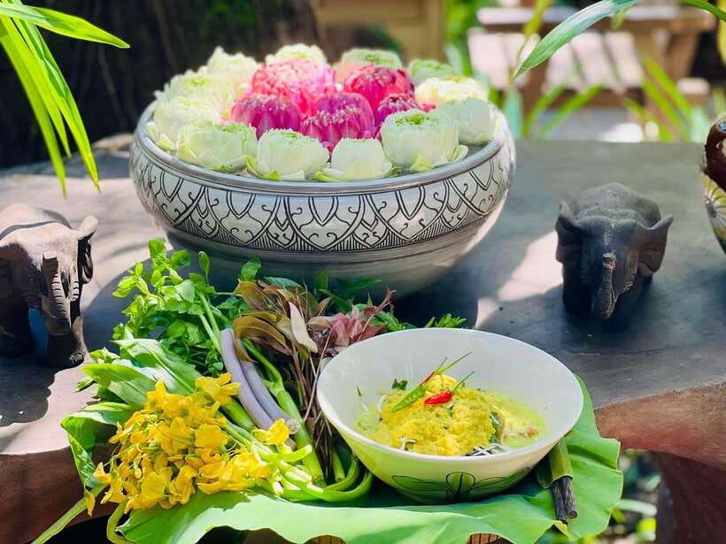 Siem Reap: Small Group Street Food Tour with Tuk-Tuk Ride - Khmer noodles, curry, and the main savory course