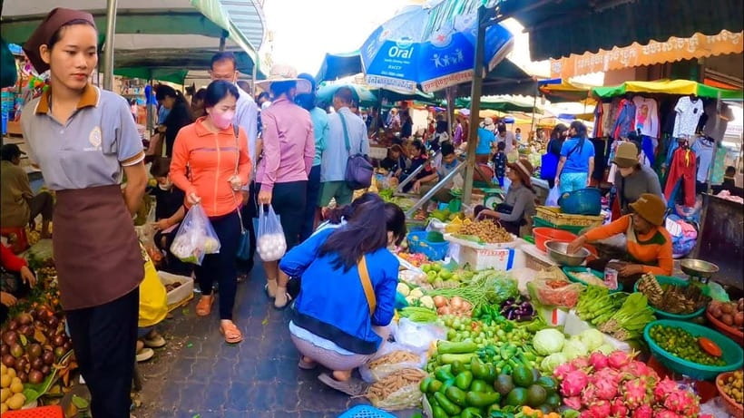 Siem Reap Street Foods Tour by Tuk Tuk with Personal Guide - The evening food market and the final tasting round