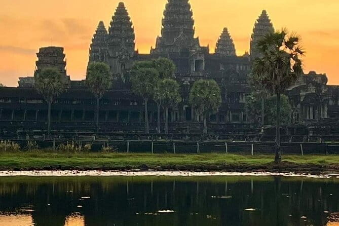 Siem Reap Temple Tuktuk Tour: Explore Angkor Wat and beyond. - At a glance: what this tuk-tuk tour does best