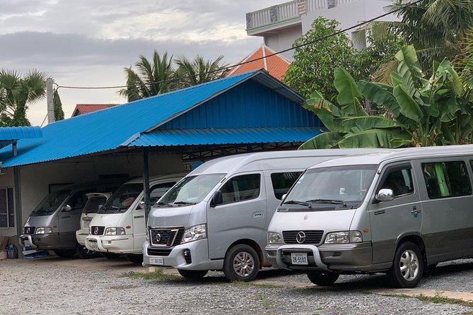 Siem Reap to Phnom Penh by Private Car or Minivan - The Spider Market and roadside food stops