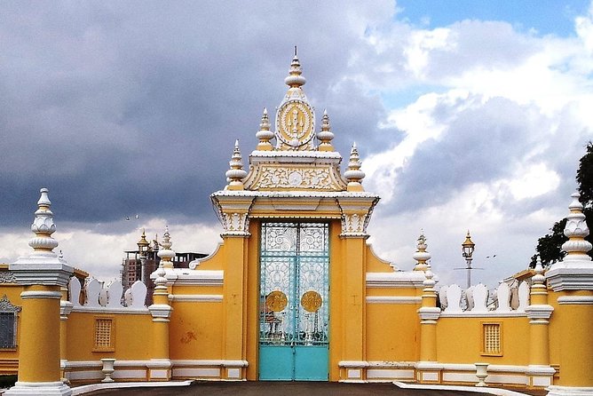 Siem Reap to Phnom Penh by Private Car or Minivan - Optional views toward Tonle Sap and the Mekong