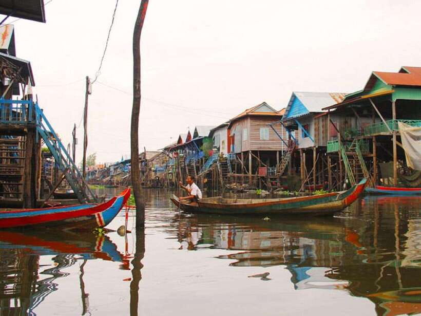 Siem Reap: Tonle Sap, Kampong Phluk & Floating Village Tour - A break at the restaurant and bamboo bar