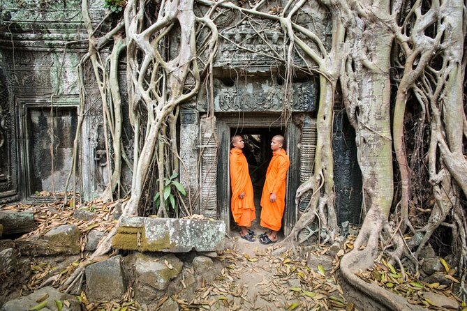Siem Reap Tour: Angkor Wat Sunrise, Bayon, Ta Prohm, Banteay Srei - Heat, clothing, and the physical effort