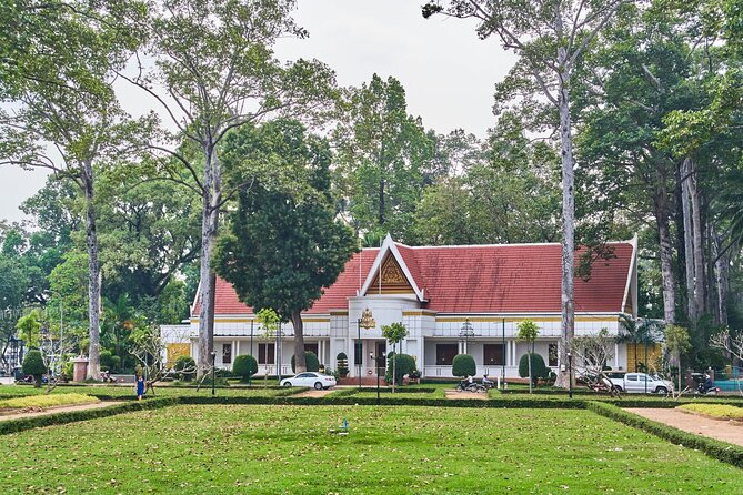 Siem Reap Walking Tour: Landmarks & Hidden Gems - Preah Ang Chek Preah Ang Chom, Siem Reap’s sacred shrine