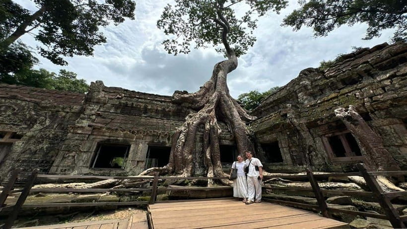 Small-Group Explore Angkor Wat Sunrise Tour with Guide - Practical tips for a smoother morning