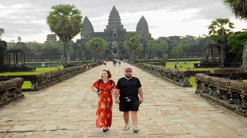 Small-Group Explore Angkor Wat Sunrise Tour with Guide - Breakfast beside Srah Srong