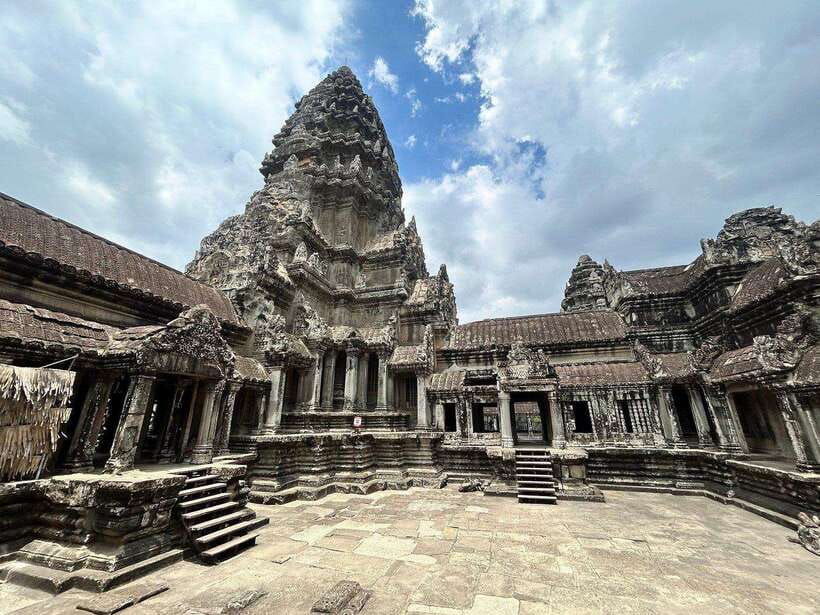 Small-Group Full Day Angkor wat Guide tour with Sun set - Transport, water, and the heat factor