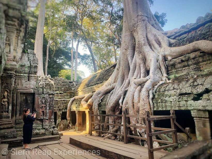 Small-Group Full Day Angkor wat Guide tour with Sun set - Angkor Wat: towers, galleries, and carved stories