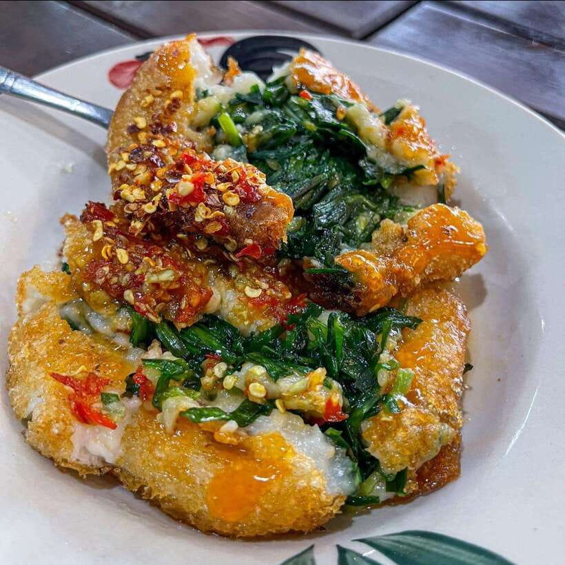 Street Food Tour and Phare Circus with Tuk-Tuk Transfers - Kola noodles and the meaning of a local food stop