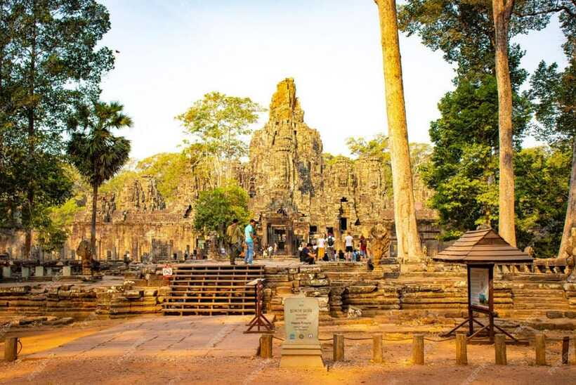 Sunrise at Angkor Wat and Small Tour with Tours Guide - Breakfast is a break, not part of the $6 price