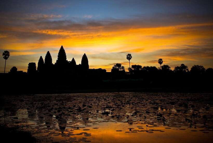 Sunrise at Angkor Wat Temple: 3-Hour Private Tour - Waiting for the First Light at Angkor Wat