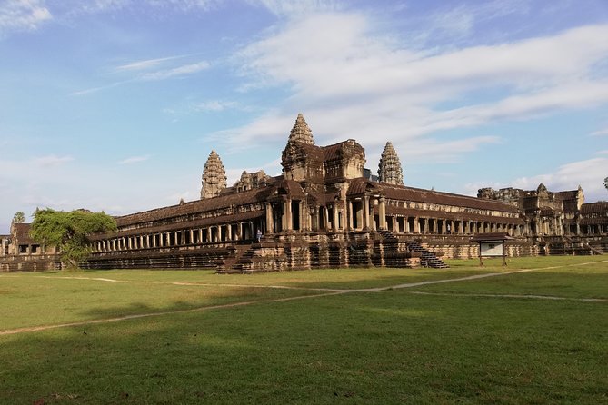 Sunrise Small Group Tour to Angkor Wat Temple - What the guide adds to the day